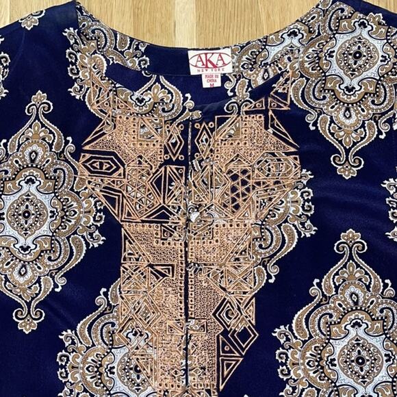 AKA New York 100% Silk Shirt - Picture 4 of 8